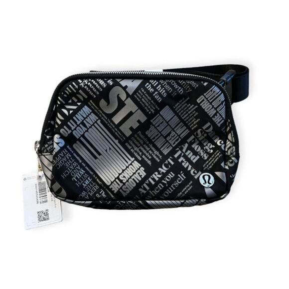 NWT everywhere belt bag 1L lululemon manifesto print - Picture 1 of 6